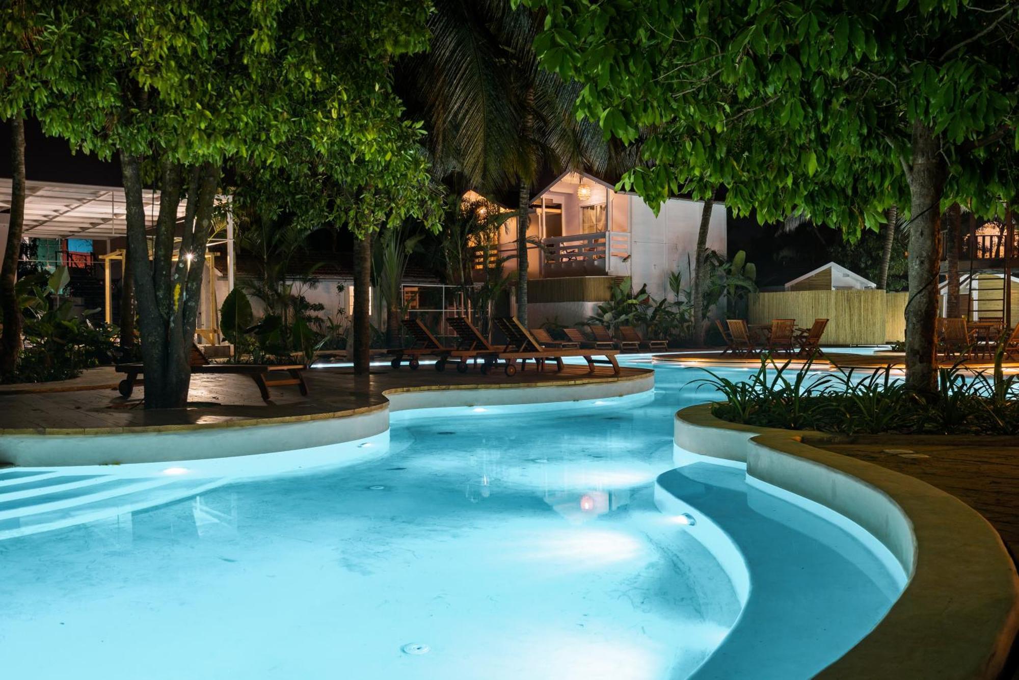 Azora By Ayatana, Goa Hotell Morjim Exteriör bild